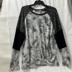 Moa Moa Woman Plus Tie DyeRound Neck Color Block Sleeve Twist Front Hem Top